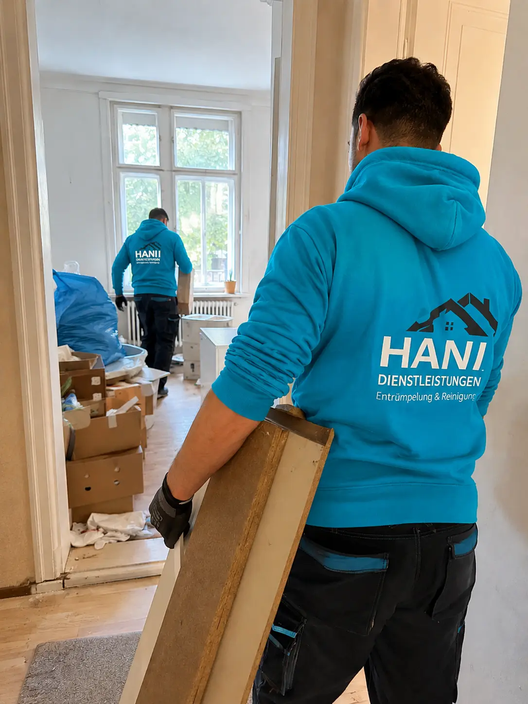 Entrümpelung Pforzheim - HANI Team bei der Entrümpelung